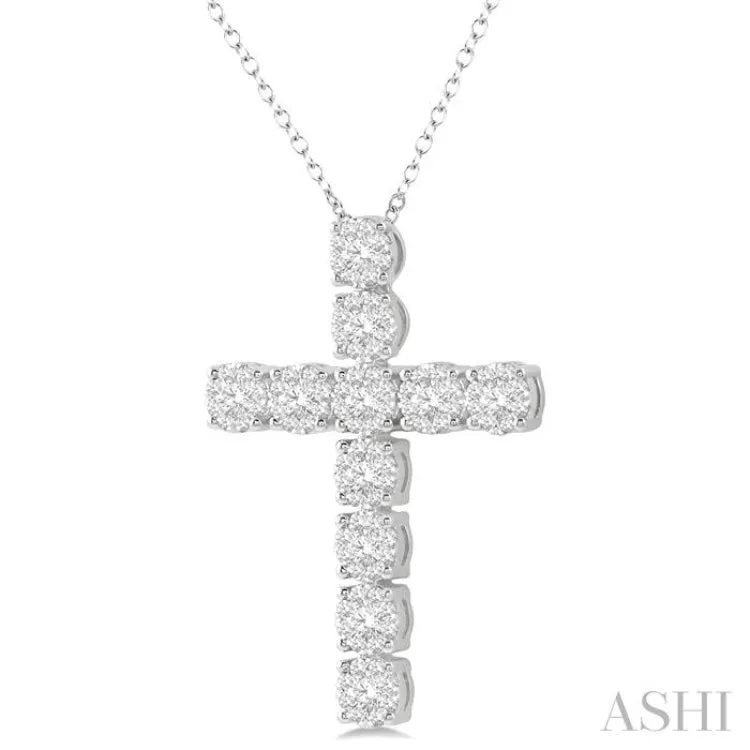 3/4 Ctw Lovebright Round Cut Diamond Cross Pendant in 14K White Gold with Chain