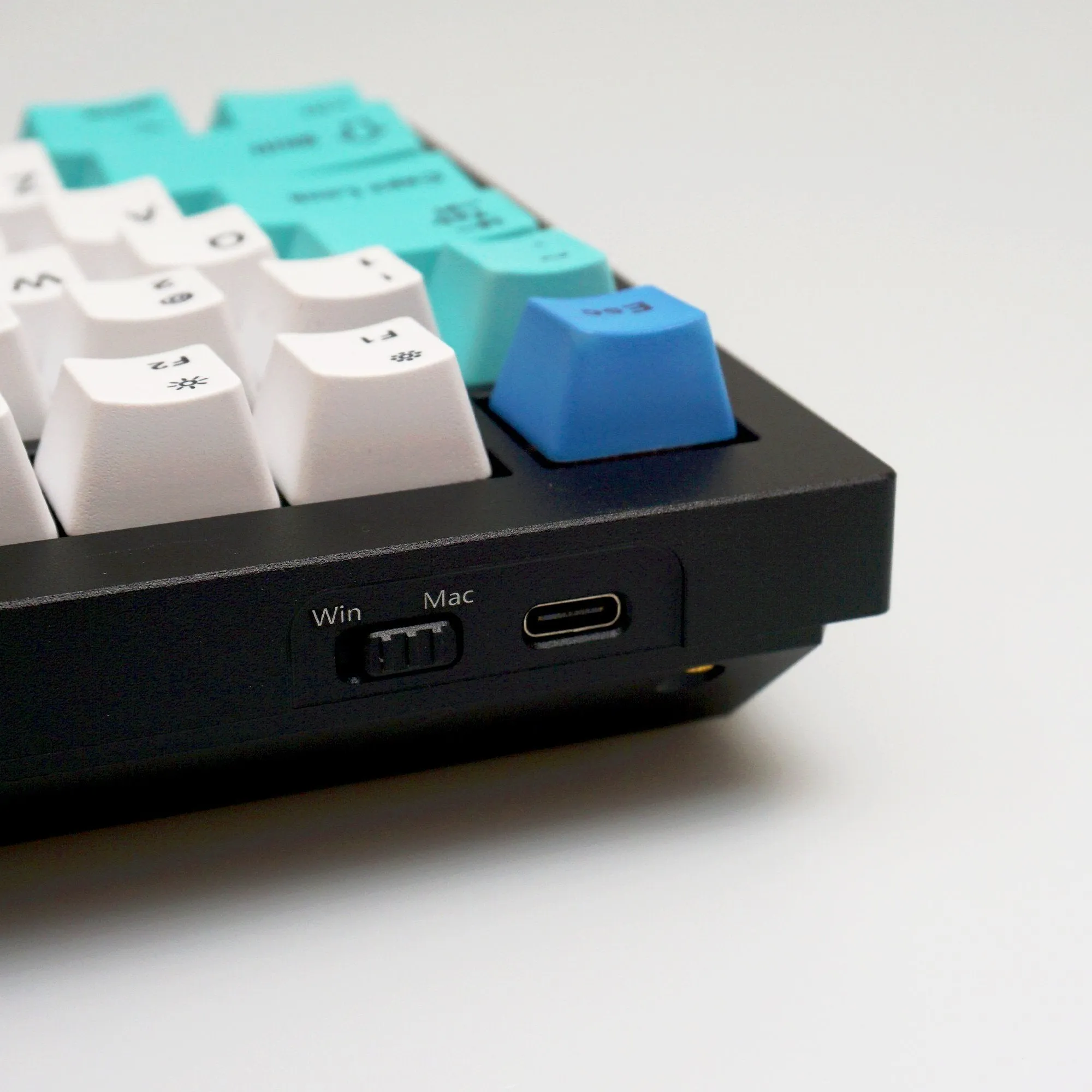 Custom Q1 QMK Mechanical Keyboard (Q1 Carbon Black w/ Knob)(Iceberg Keycap)