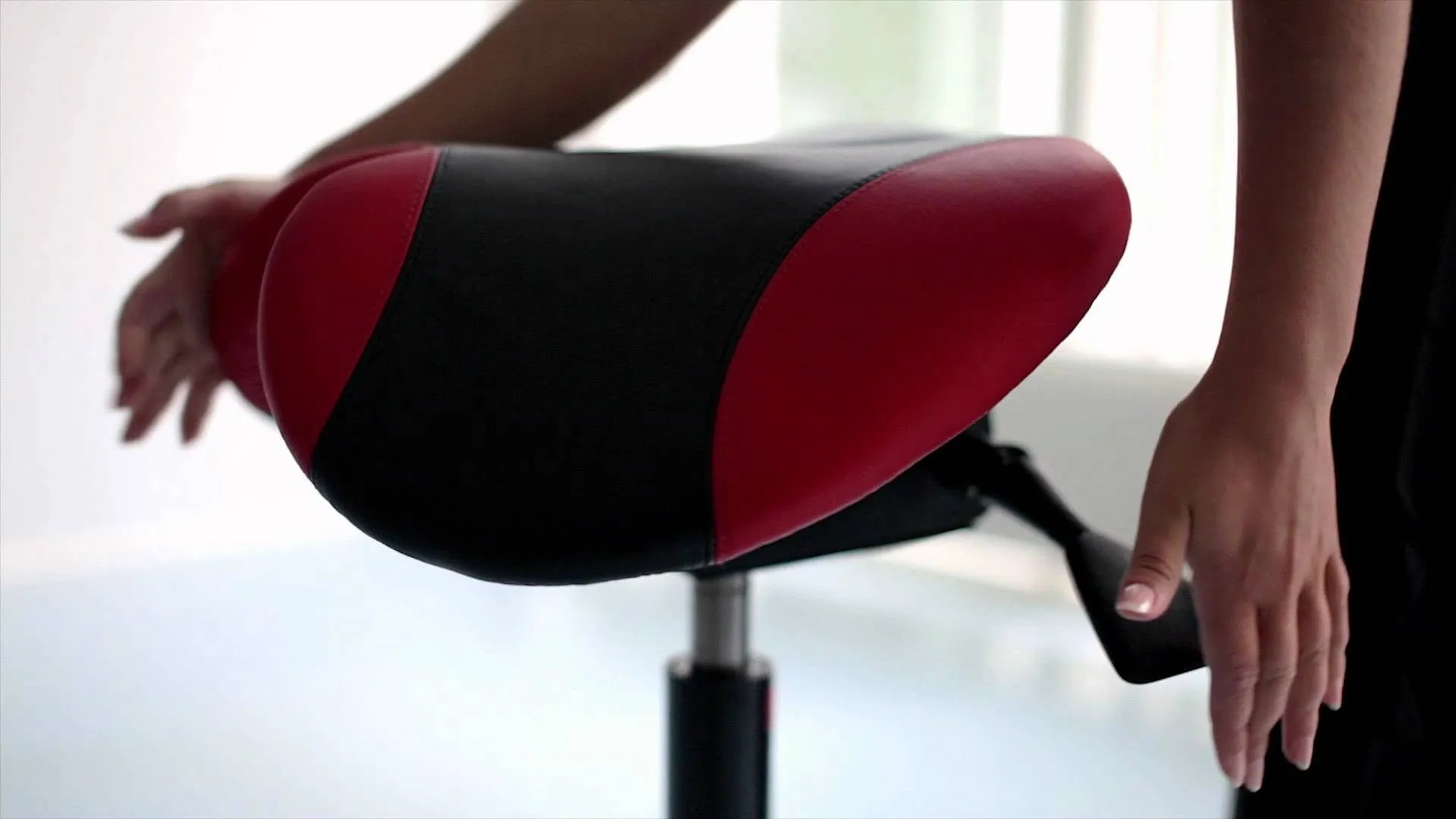 The Salli Sway Saddle Stool (Finland Brand)